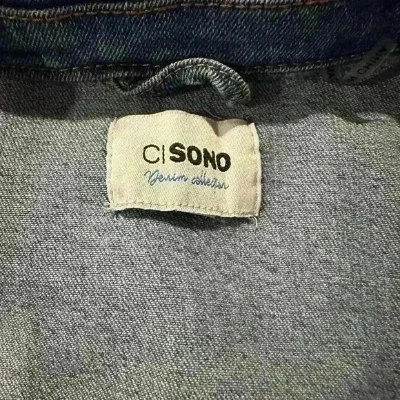 Ci Sono distressed women’s jean jacket- size medium - Picture 10 of 13